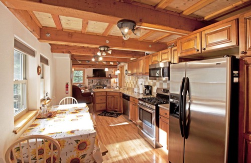Sunnyside Cabin | Gelber's Cabin - 3 bedroom, 2.5 bath-Cozy Retreat Among the Pines