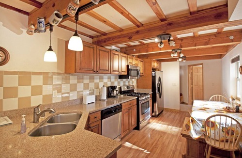 Sunnyside Cabin | Gelber's Cabin - 3 bedroom, 2.5 bath-Cozy Retreat Among the Pines