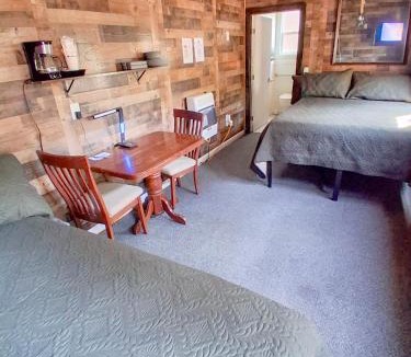 Dunlap Hotel | Genas's Sierra Inn & Restaurant