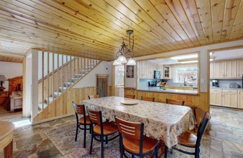 Black Bart House | Get outside and play in South Lake Tahoe - minutes to Heavenly & lake