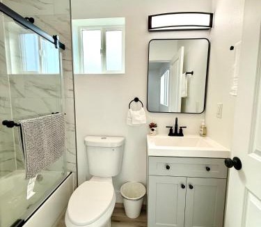 Van Nuys Apartment | GilmoreOne