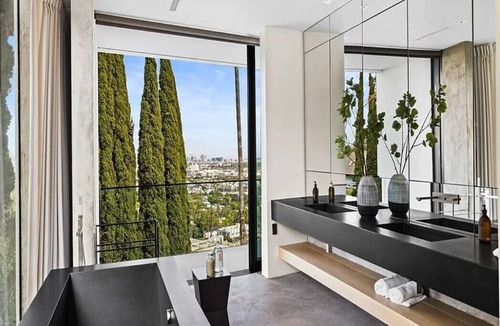 Hollywood Hills West House | Glass Horizon - Exclusive Architectural Gem Overlooking LA’s Skyline