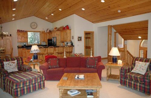 Chamberlands House | Going By Hauserman Rentals