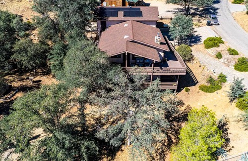 Kernville Cabin | Golden Deer Cabin: 3-Story Cozy Lodge, Game Room, Fire Pit, Mountain View, River