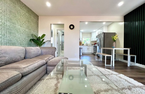 Downey Apartment | Golden Green Downey Abode ~ Poolside Suite
