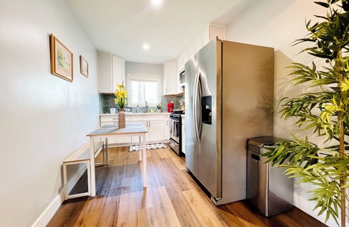 Downey Apartment | Golden Green Downey Abode ~ Poolside Suite