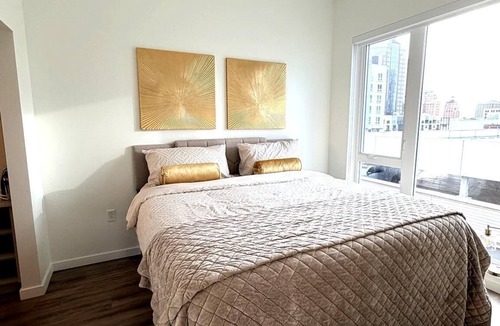 Downtown Sacramento Hotel | Golden One DOCO Downtown Penthouse Balcony Suite with Skyline View