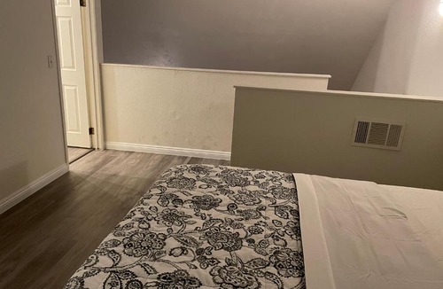 Paradise House | Golden Vegas Condo next to Airport & University