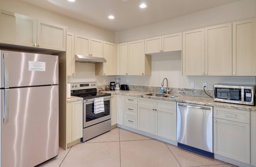 Lake Havasu City Apartment | Golf, Hike & Boat! Bright Lake Havasu City Apt