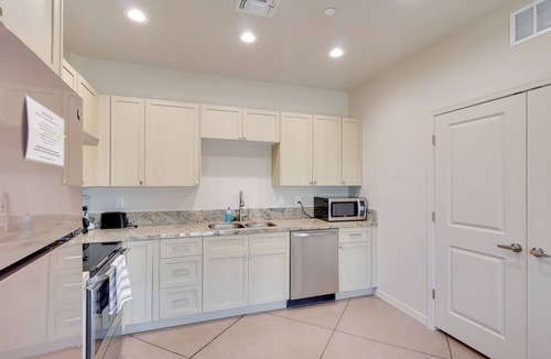 Lake Havasu City Apartment | Golf, Hike & Boat! Bright Lake Havasu City Apt