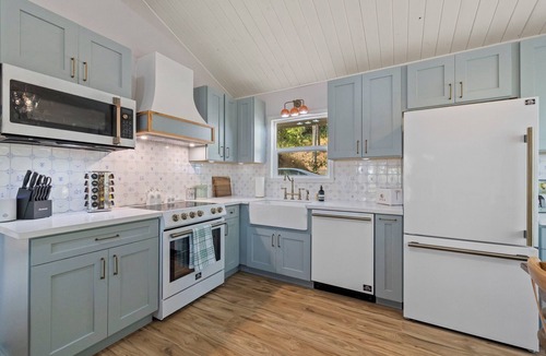 Groveland Cabin | Golf, lake, horses, pool, family, friendly in Yosemite—The Black Goose Resort!