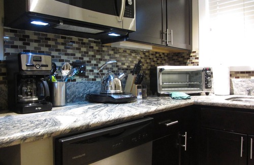 Lakeside Park Cabin | Gondola Lodge 1 BR 2 BA 1nt min with jetted tub