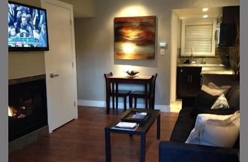 Lakeside Park Cabin | Gondola Lodge 1 BR 2 BA 1nt min with jetted tub
