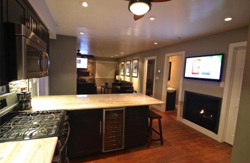 Lakeside Park Cabin | Gondola Lodge with Free Beach Voucher