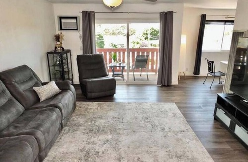Bixby North Condo | Gorgeous 2-bedroom condo with AC in Long Beach two garages