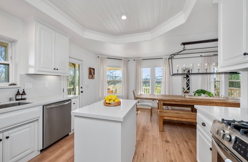 Atascadero House | Gorgeous Home, Epic Yard, 10 miles to SLO