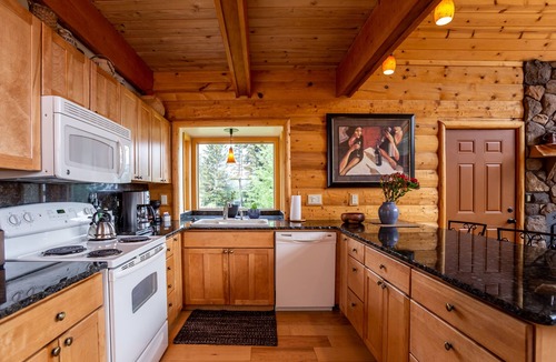 Tamarack Resort Cabin | Gorgeous Lake view log cabin near Tamarack ski resort