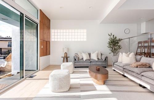 Eastern Malibu House | Gorgeous Malibu Retreat with #Instaworthy Ocean Views