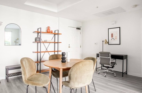 Mar Vista Apartment | Gorgeous Mar Vista 2BR w/ W/D, nr Venice Beach, by Blueground