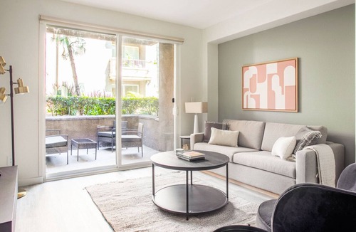 Mar Vista Apartment | Gorgeous Mar Vista 2BR w/ W/D, nr Venice Beach, by Blueground