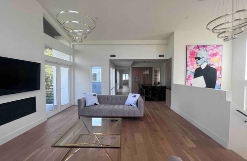Silver Lake Villa | Gorgeous New "Cosmopolitan Arts House" in Prime Silverlake with Pool and Views!
