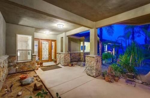Lakeside House | Gorgeous Private Estate with Pool & Pickleball Court