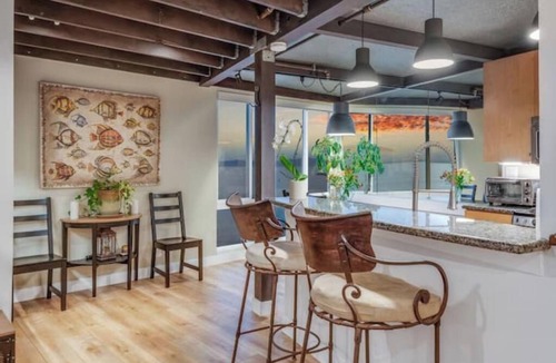 South Redondo Condo | Gorgeous Waterfront Gem - Steps from the beach