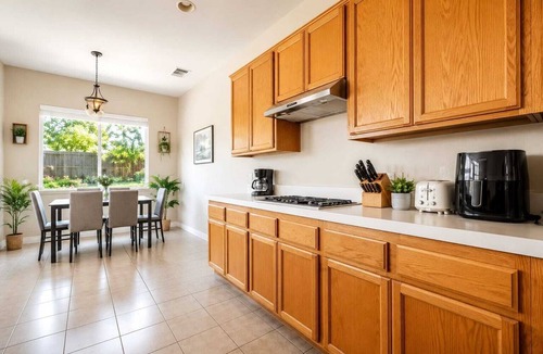 West Sacramento House | Grace Vista Spacious Near Downtown, Bars, UC Davis
