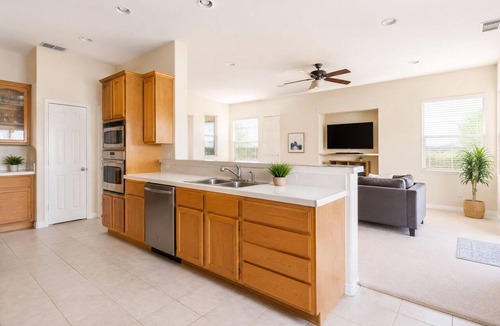 West Sacramento House | Grace Vista Spacious Near Downtown, Bars, UC Davis
