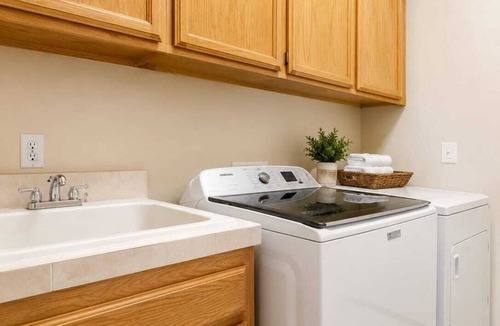 West Sacramento House | Grace Vista Spacious Near Downtown, Bars, UC Davis