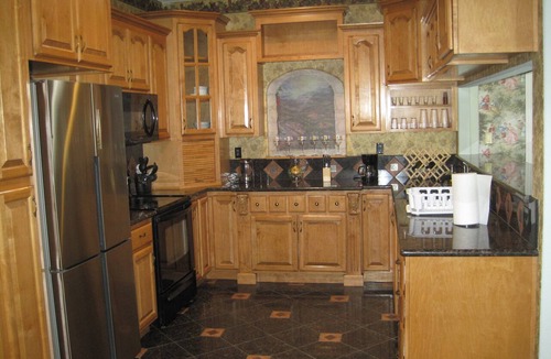 Citrus Heights Apartment | Grand Château. 2 King, 2 Queen beds. Kitchen. Pool. Patio. BBQ.