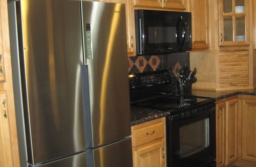 Citrus Heights Apartment | Grand Château. 2 King, 2 Queen beds. Kitchen. Pool. Patio. BBQ.