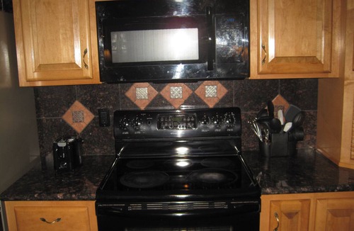 Citrus Heights Apartment | Grand Château. 2 King, 2 Queen beds. Kitchen. Pool. Patio. BBQ.