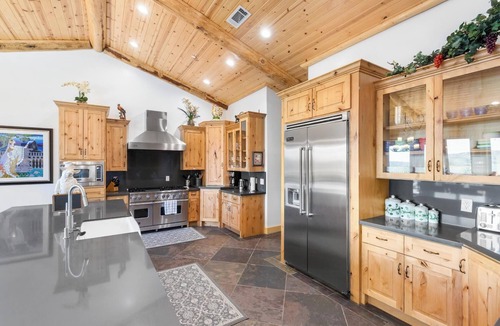 Castle Glen Estates Cabin | Grand Summit: LUXURY 5000+Sq Ft Log Style Estate! Lake & Sunset Views! HOT TUB! PET FRIENDLY 🐾! Home Theater! Game Room! Central AC!