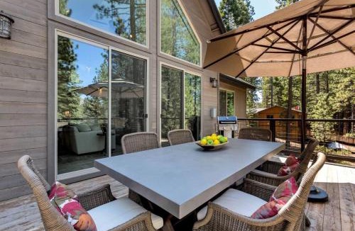 Country Club Estates House | Grandview Manor - Luxury - Hot tub - Stylish