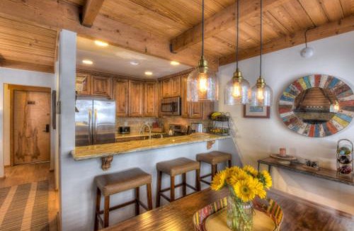 Tahoe Woods House | Granlibakken Retreat Near Tahoe Beach