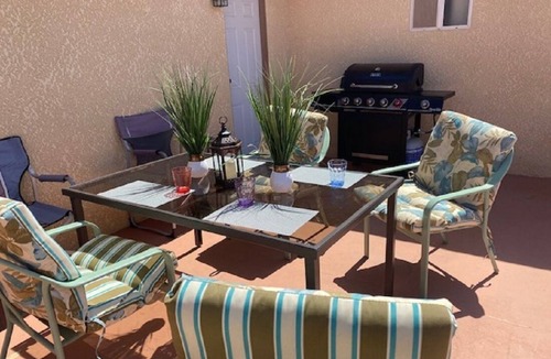 Bullhead City House | Great 3 Bedroom House! 1/4 mile to Rotary Park, Boat Ramp, Beaches, etc.