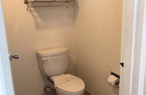 Torrance Hotel | Great Find! Wonderful Unit Near Attractions, Pool, Parking