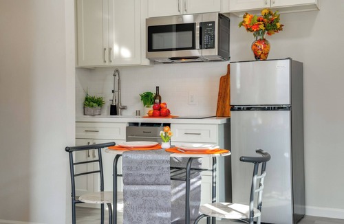 Manteca Apartment | Great for Digital Nomads! Convenient Manteca Apt