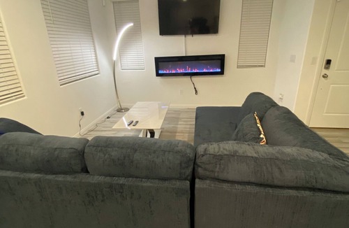 Henderson House | Great place to vacation with local attractions and Las Vegas freeway close.