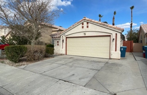 Summerlin House | GREAT SPECIALS! Pet Friendly & Stay Free, 3-Bedrooms, and 13 min to The Strip!