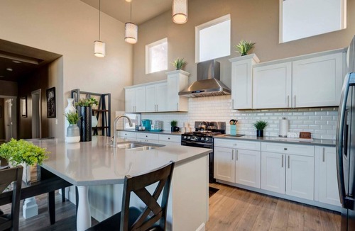 West University House | Great View! UNR~Sleeps 12~Deck~Reno~Minerva House~ Near Downtown~Family Fun