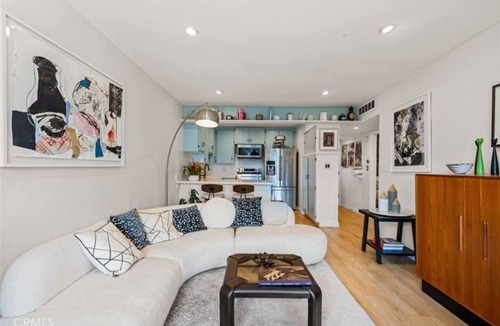 Los Feliz Condo | Griffith Park steps away , charming & convenient