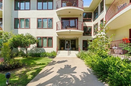 Los Feliz Condo | Griffith Park steps away , charming & convenient