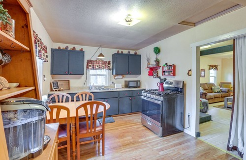 Big Bear Lake Cottage | 'Grizzly Pine' Cottage - Walk to Ski Beach Park!
