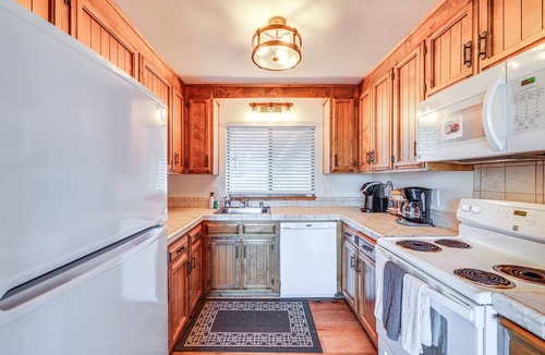 Groveland House | Groveland Home w/Deck: 2 Mi to Pine Mountain Lake
