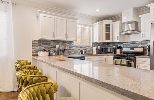 Los Angeles House | Gucci-Inspired 4B3B Home I Close to World Cup I Gated Parking I Heart of LA