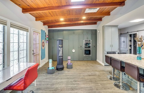 Harbor House | ★Guest Favorite★ Hot Tub Desks Quiet Oasis