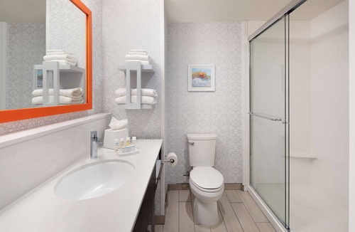 Westside Santa Cruz Hotel | Hampton Inn Santa Cruz West, CA