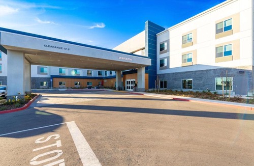 Selma Hotel | Hampton Inn Selma, Ca